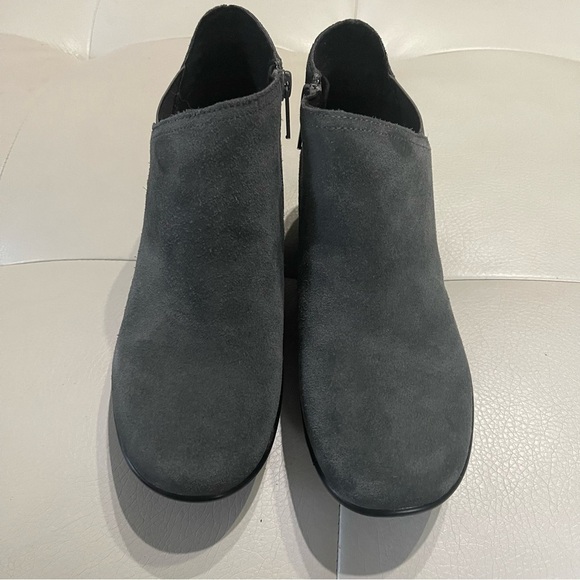 Skechers women’s booties Suede Parallel Wedge Ankle Boots size 6.5 gray - Picture 3 of 9